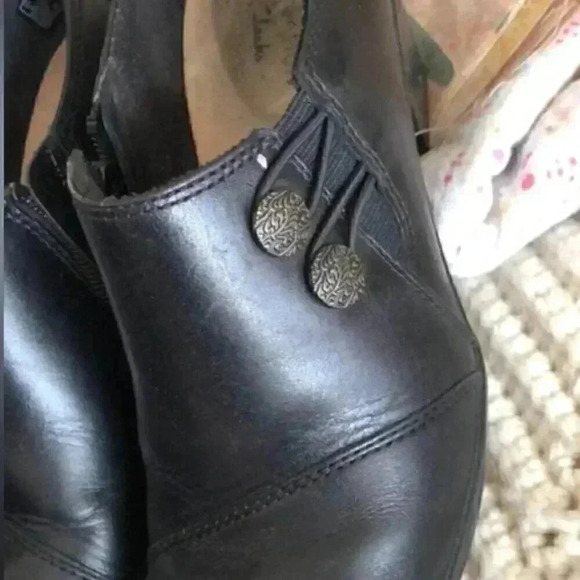 Clarks Cropped Bootie Size 6 - Picture 2 of 5